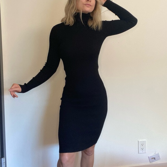 Dresses & Skirts - Bodycon black turtleneck dress